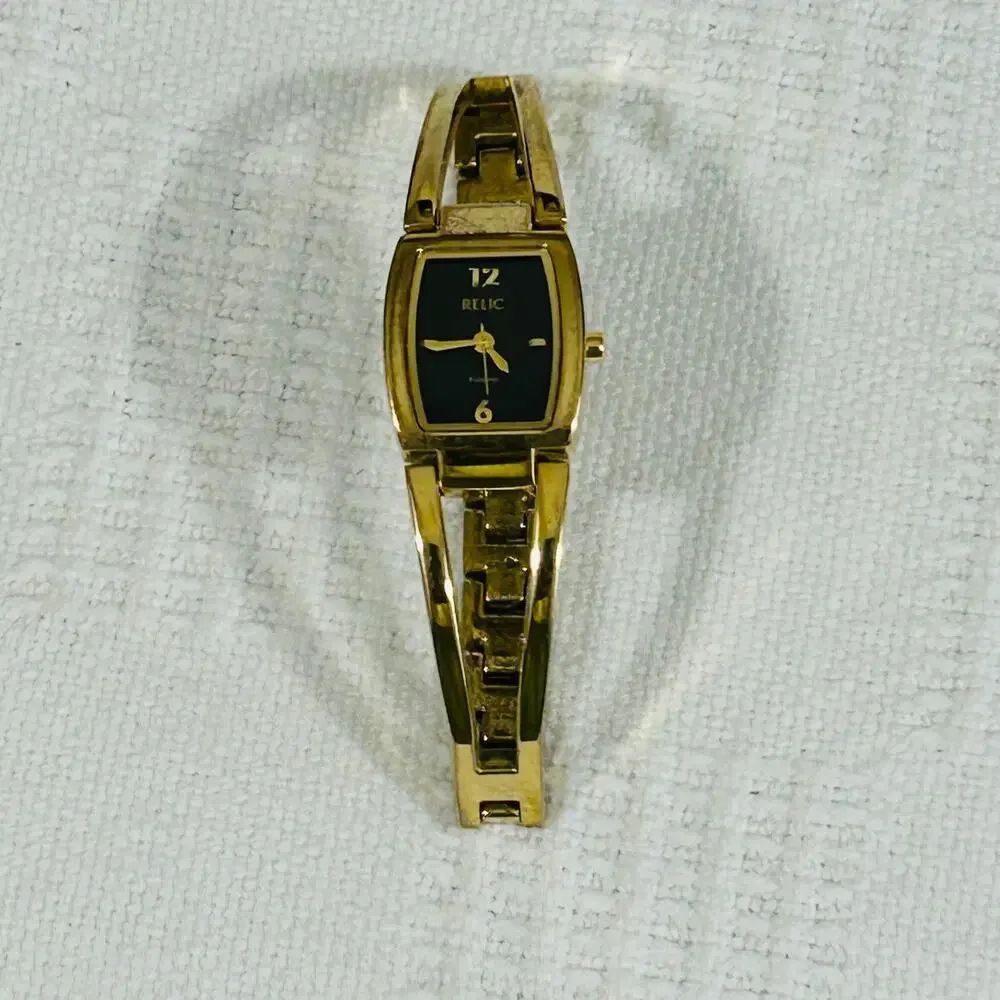 Relic Ladies Watch Quartz Goldtone Black Dial Fits up to 6 Inch Wrist ZR33524